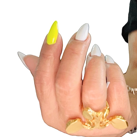 NEW Tory Burch BRUTALIST Logo Ring Size 7 18k GP - Picture 5 of 8